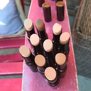 Bundle of 10 hourglass cosmetics concealers